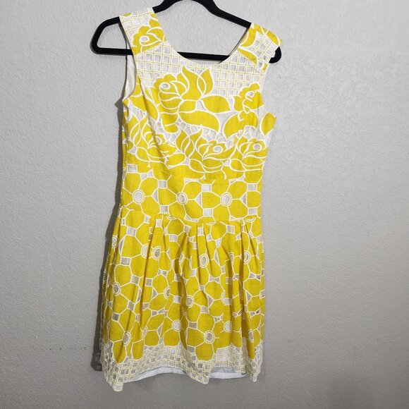 Dressbarn Dress Womens Size 6 Sleeveless Floral Lace Fit Flare Yellow White - Picture 1 of 12